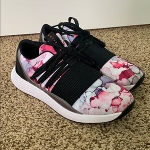 💗Women’s Under Armour Breathe Lace💗